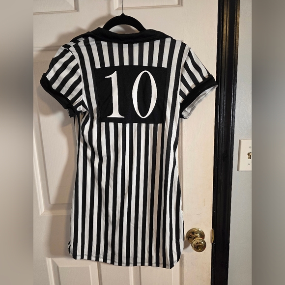 Spirit Halloween Referee Costume with Dress, Shorts and Hat Size Med - Picture 9 of 12